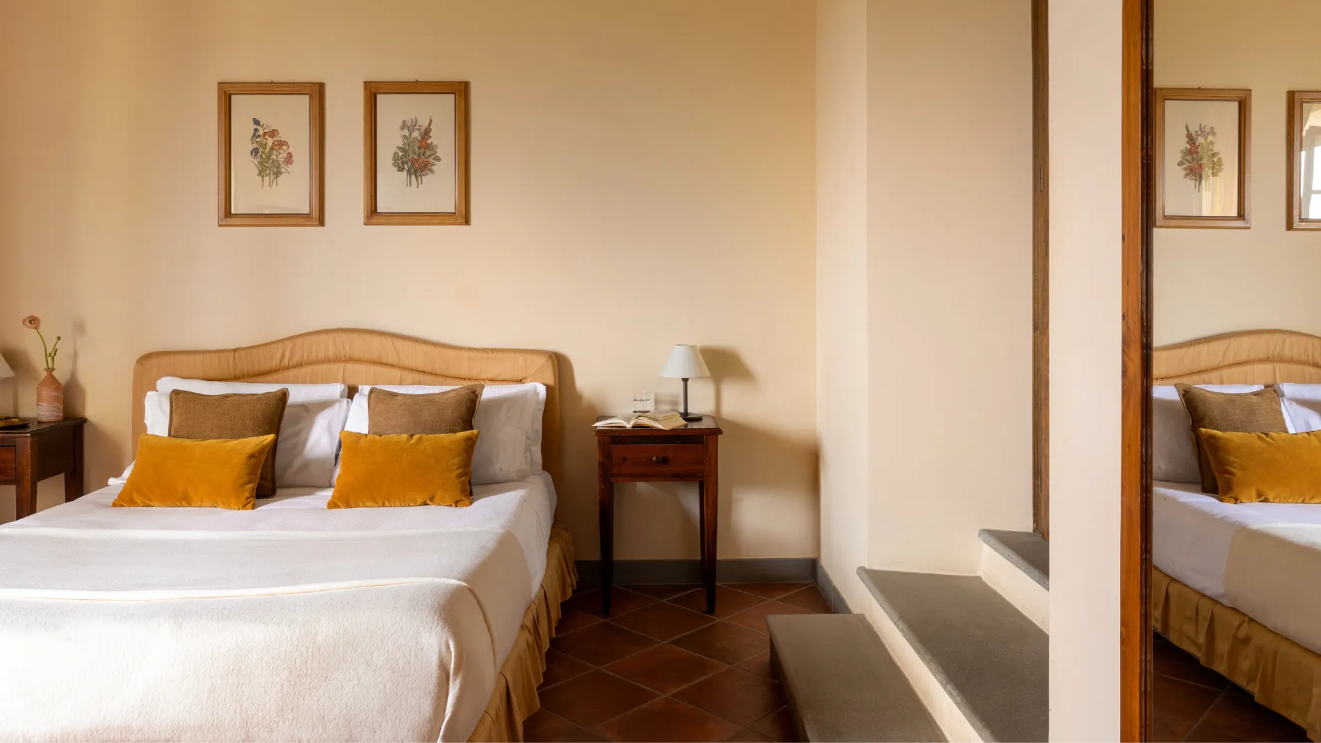 Bright double room with traditional Tuscan details and exclusive comfort in the Chianti countryside - Villa San Filippo, BZAR hotels in Tuscany