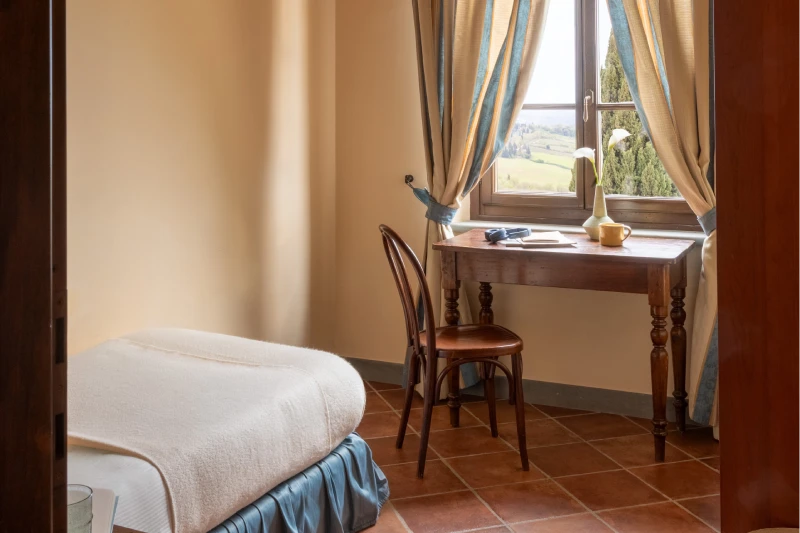 Suite with single bed, wooden desk and views over Chianti hills in Barberino Tavarnelle - Villa San Filippo, BZAR hotels in Tuscany